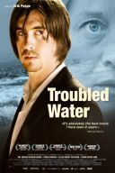 Zniknięcie / DeUsynlige / Troubled Water (2008) [MULTi.1080p.BluRay.Remux.AVC.DTS-HD.MA.5.1-ZZ] [h264] [Lektor PL] [mkv]  [FIONA9]